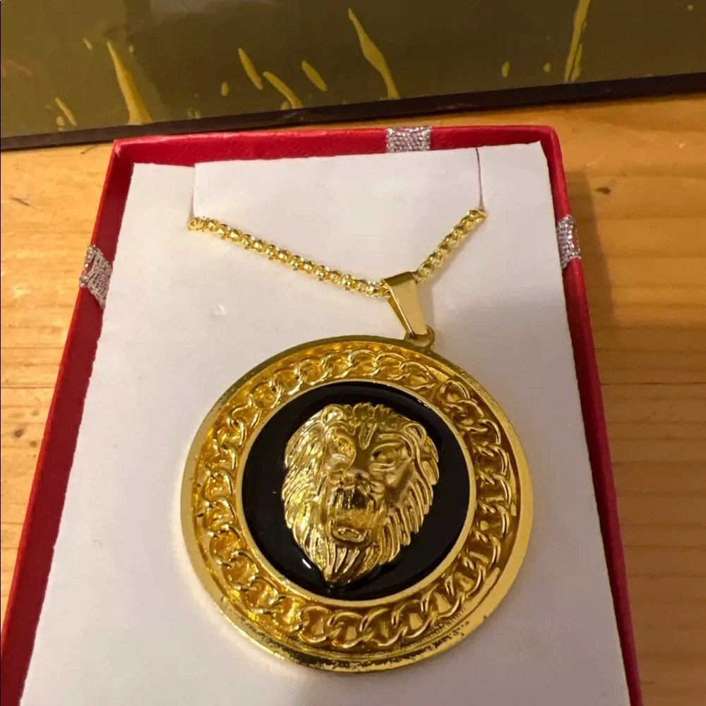 - New lion  face stainless steel necklace - Picture 2 of 2